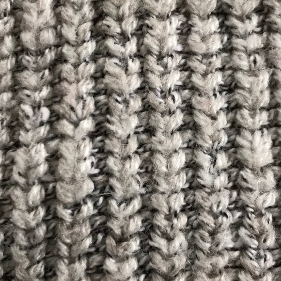 Long sleeve sweater with cross sides - Picture 4 of 5